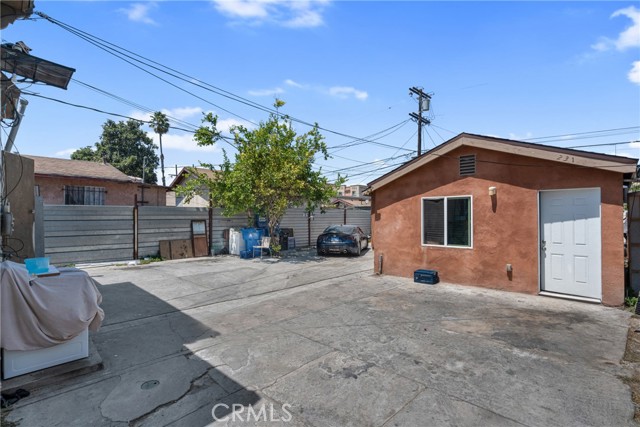 229 W 82nd Street, Los Angeles CA: https://media.crmls.org/medias/1bfeaad6-8542-4ef7-901c-46bdb74317dc.jpg
