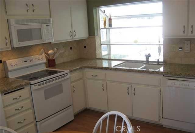 22081 Broken Bow Drive, Lake Forest CA: https://media.crmls.org/medias/1bfef9a9-0564-4209-998f-f81fed95b96f.jpg