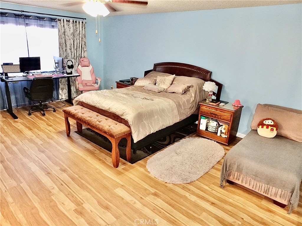 https://media.crmls.org/medias/1bff7d87-68e2-4ceb-8612-514ff8aca139.jpg?preset=X-Large