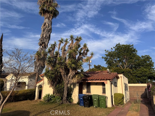 1944 S Spaulding Avenue, Los Angeles CA: https://media.crmls.org/medias/1bff92c9-1970-4813-8cb0-95e052de98c2.jpg