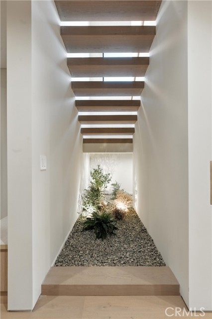 Detail Gallery Image 26 of 73 For 16728 Morrison St, Encino,  CA 91436 - 7 Beds | 6/1 Baths