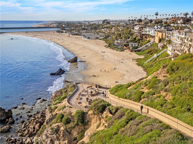 Detail Gallery Image 36 of 68 For 711 1/2 Marigold, Corona Del Mar,  CA 92625 - 2 Beds | 2/1 Baths