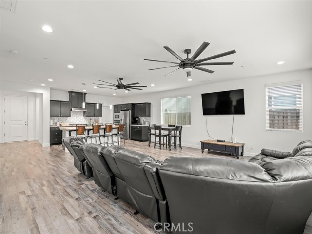 Detail Gallery Image 8 of 36 For 4080 San Jose, Clovis,  CA 93619 - 3 Beds | 3 Baths