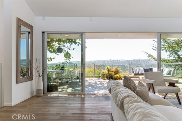 Detail Gallery Image 13 of 31 For 1619 Tower Grove, Beverly Hills,  CA 90210 - 4 Beds | 4/2 Baths