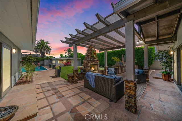 1031 E Andrews Drive, Long Beach CA: https://media.crmls.org/medias/1c012ef3-98b7-412a-985c-d0090195542b.jpg