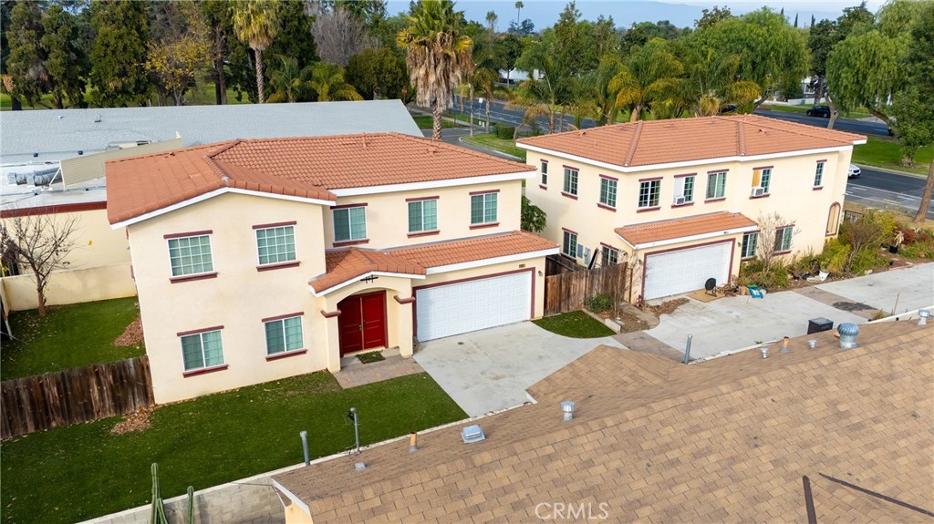 MLS #OC25115393 img 1