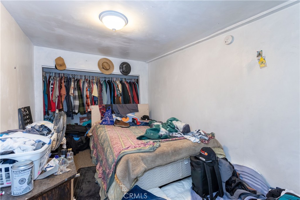 https://media.crmls.org/medias/1c02c47a-15be-400c-a57a-c956130b868d.jpg?preset=X-Large