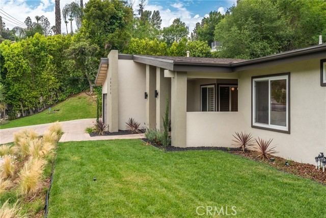 20217 Wells Drive, Woodland Hills CA: https://media.crmls.org/medias/1c02d7ca-4cdc-463c-96fb-2bb3404ebcae.jpg