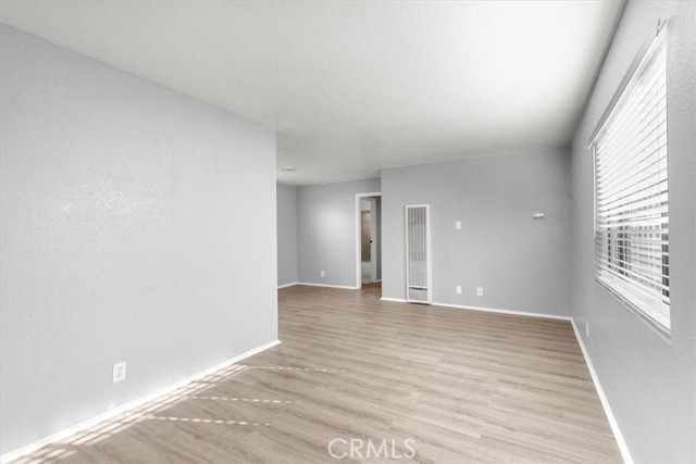 Detail Gallery Image 4 of 17 For 2272 E 105th St, Los Angeles,  CA 90002 - 3 Beds | 2 Baths