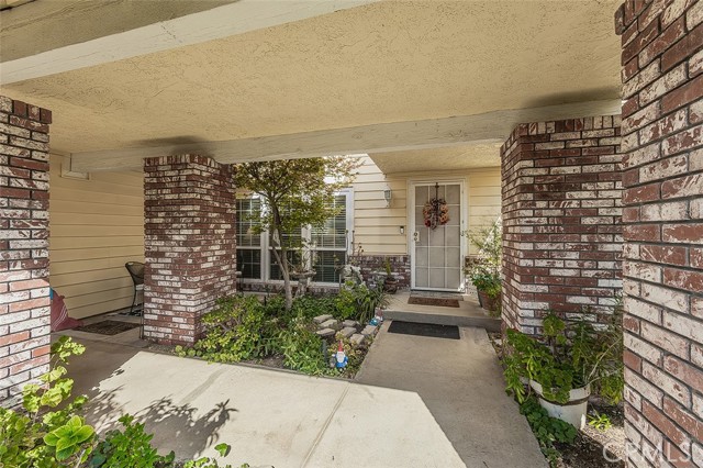2468 Laverne, Clovis CA: https://media.crmls.org/medias/1c036215-4639-431a-8d07-8a4b257f40a2.jpg