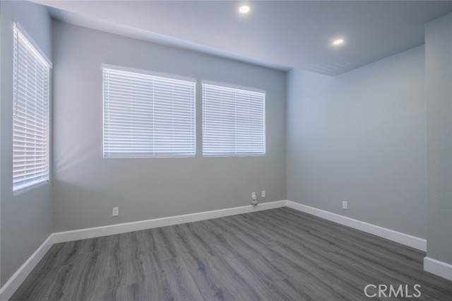 Detail Gallery Image 2 of 3 For 2052 Chenault Pl, Simi Valley,  CA 93065 - 4 Beds | 3 Baths