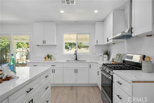 Detail Gallery Image 10 of 22 For 509 S Glenarbor, Santa Ana,  CA 92704 - 3 Beds | 2 Baths