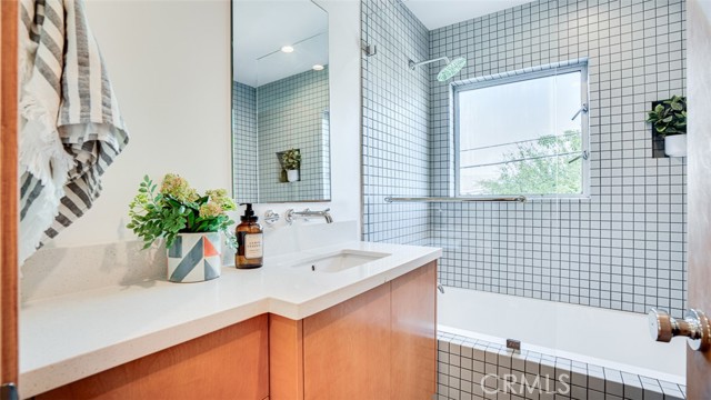 Image 46 of 75 For 854 Avenue 37