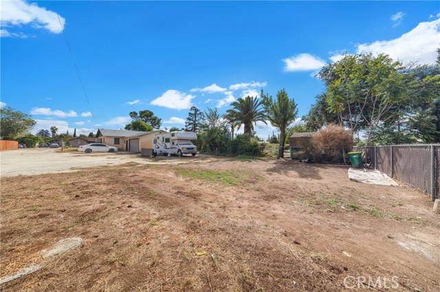 725 Michigan Avenue, Beaumont CA: https://media.crmls.org/medias/1c057e3a-04ea-4602-a882-7522455a5e54.jpg