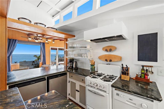 Detail Gallery Image 9 of 30 For 32060 Virginia Way, Laguna Beach,  CA 92651 - 2 Beds | 2 Baths