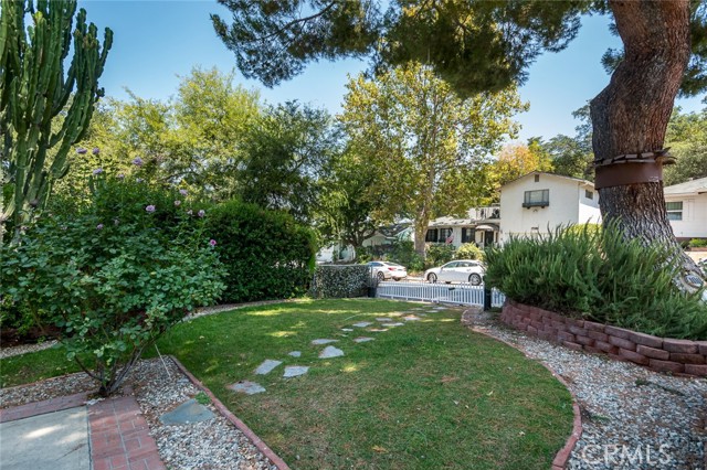 10109 Parr Avenue, Sunland CA: https://media.crmls.org/medias/1c058423-4a81-47d0-a036-b4f6dc3a9e53.jpg