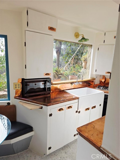 1403 Avon Park, Los Angeles CA: https://media.crmls.org/medias/1c06c377-db0d-4703-89fa-216daecd1e0c.jpg