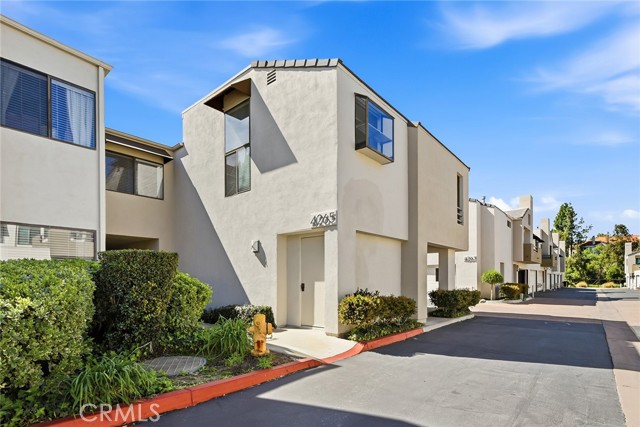 Detail Gallery Image 3 of 26 For 4265 Las Virgenes #2,  Calabasas,  CA 91302 - 2 Beds | 2 Baths