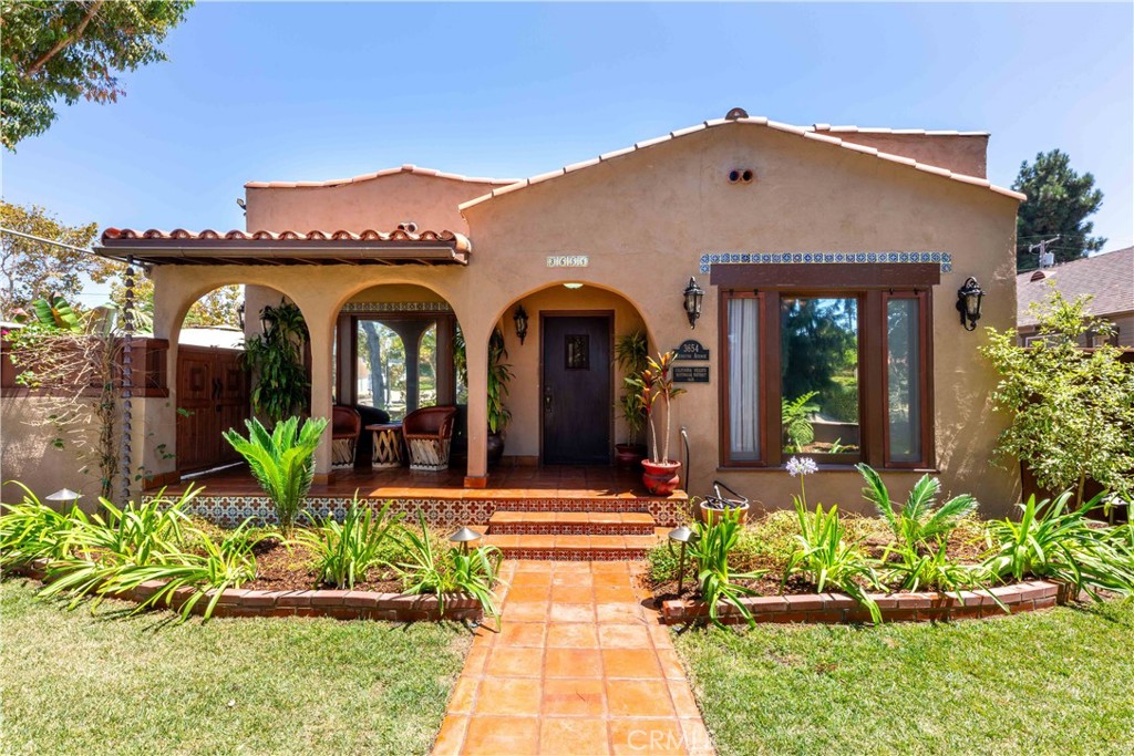 3654 Cerritos Avenue