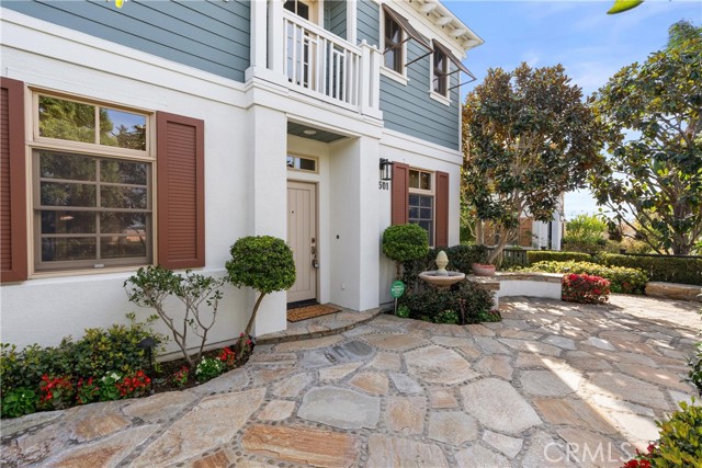 Detail Gallery Image 2 of 22 For 2501 Bungalow Pl #1,  Corona Del Mar,  CA 92625 - 2 Beds | 2/1 Baths