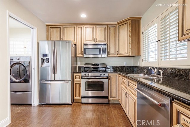 9549 Forbes Ave, Northridge CA: https://media.crmls.org/medias/1c07db17-38f0-4433-8bcd-20956a2d78b5.jpg