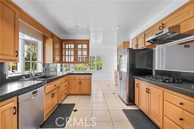 Detail Gallery Image 10 of 17 For 1200 W Rowan St, Anaheim,  CA 92801 - 3 Beds | 2/1 Baths