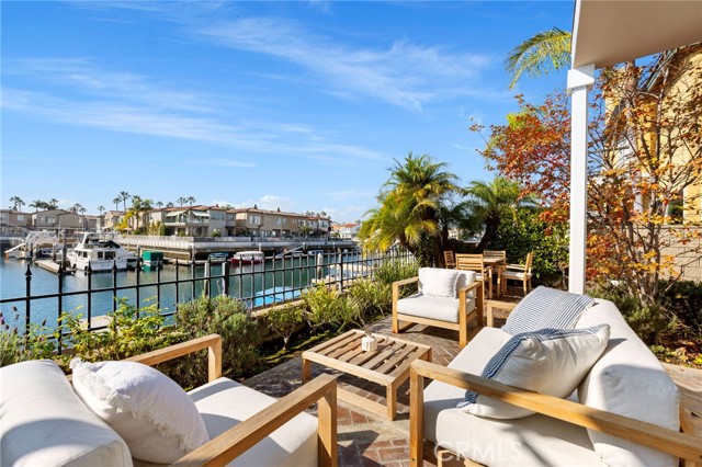 Detail Gallery Image 12 of 44 For 6230 Napoli Ct, Long Beach,  CA 90803 - 4 Beds | 4 Baths