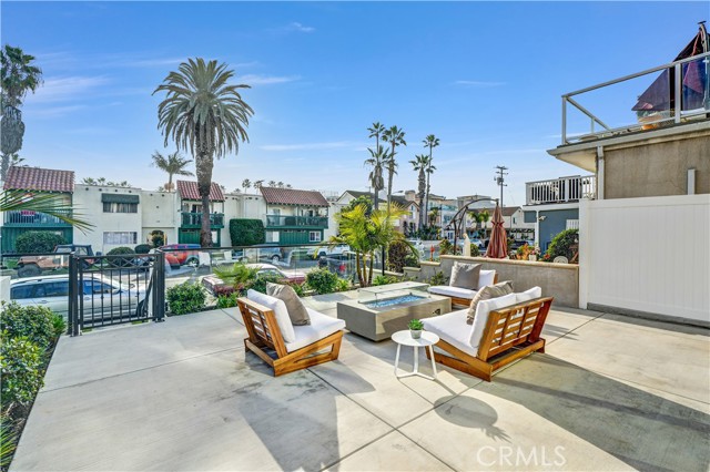 Detail Gallery Image 10 of 45 For 125 8th St, Huntington Beach,  CA 92648 - 3 Beds | 3/1 Baths