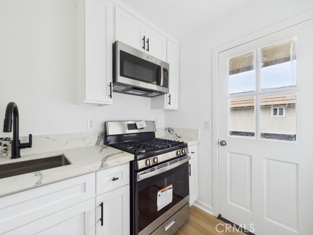 Detail Gallery Image 4 of 15 For 16951 Hoskins #2-6,  Huntington Beach,  CA 92649 - 1 Beds | 1 Baths