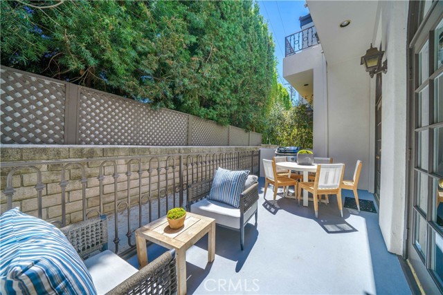Detail Gallery Image 13 of 40 For 14100 Dickens St #4,  Sherman Oaks,  CA 91423 - 2 Beds | 2/1 Baths