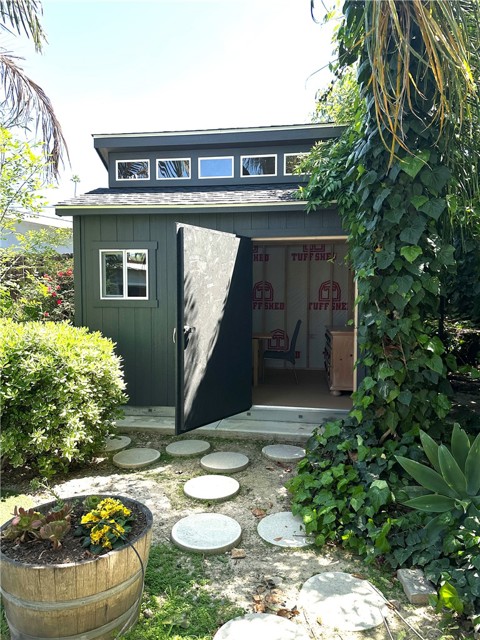 Detail Gallery Image 15 of 18 For 20808 Martha St, Woodland Hills,  CA 91367 - 3 Beds | 2 Baths