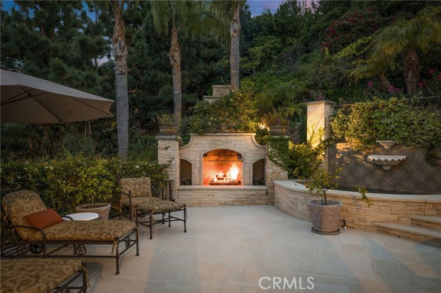 Wood Burning Fireplace with Santa Maria Style Grill, Jacuzzi with Fountain