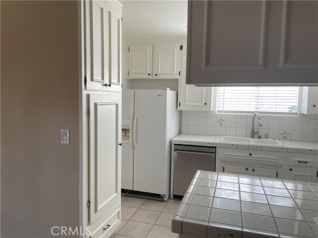 Detail Gallery Image 5 of 15 For 23832 Calvert St, Woodland Hills,  CA 91367 - 4 Beds | 2 Baths