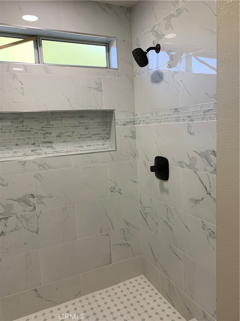https://media.crmls.org/medias/1c0b93b0-4150-4225-9a30-3c294d8d8d22.jpg?preset=X-Large