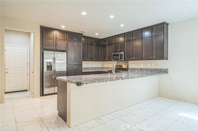 Detail Gallery Image 13 of 32 For 40029 Calle Real #28,  Murrieta,  CA 92563 - 4 Beds | 2/1 Baths