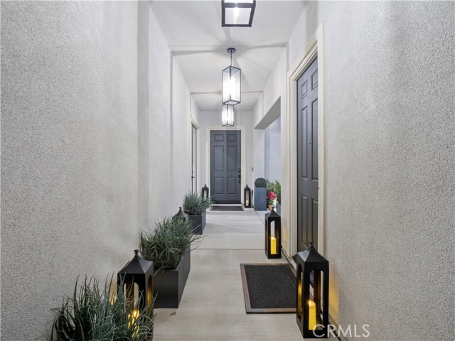 Detail Gallery Image 3 of 65 For 22385 Midtown Ct, Saugus,  CA 91350 - 5 Beds | 4/1 Baths