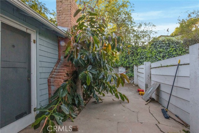 3814 San Rafael Avenue, Los Angeles CA: https://media.crmls.org/medias/1c0d35f0-69a6-484f-90d1-325f23787272.jpg