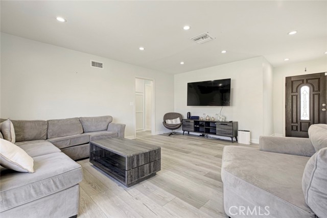 Detail Gallery Image 7 of 36 For 20437 Septo St, Chatsworth,  CA 91311 - 3 Beds | 2 Baths