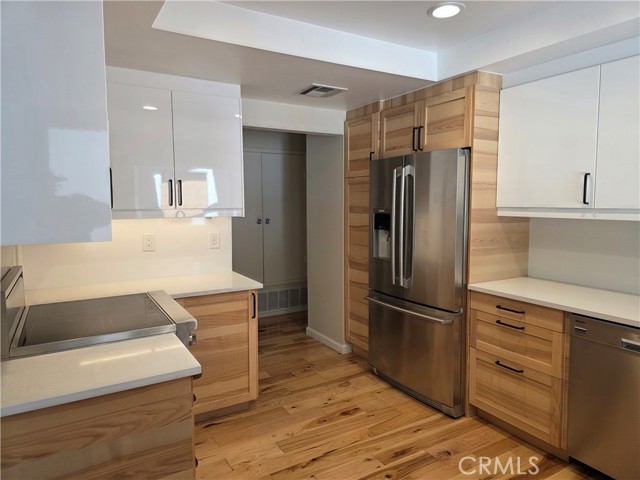 Detail Gallery Image 15 of 33 For 4042 Stoneriver Ct, Westlake Village,  CA 91362 - 3 Beds | 2 Baths