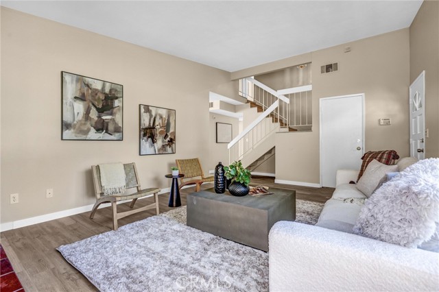 Detail Gallery Image 4 of 31 For 25402 via Jardin, Valencia,  CA 91355 - 4 Beds | 2 Baths
