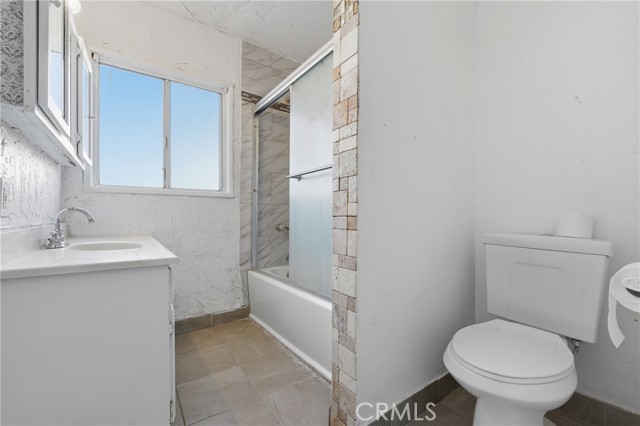 Detail Gallery Image 26 of 33 For 12318 Halo, Lynwood,  CA 90262 - 3 Beds | 2 Baths