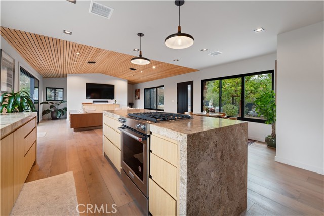 Detail Gallery Image 11 of 56 For 19778 Grand View Dr, Topanga,  CA 90290 - 4 Beds | 4/1 Baths
