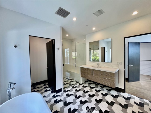 Detail Gallery Image 28 of 42 For 1319 Sunset Plaza Dr, Los Angeles,  CA 90069 - 4 Beds | 4/1 Baths