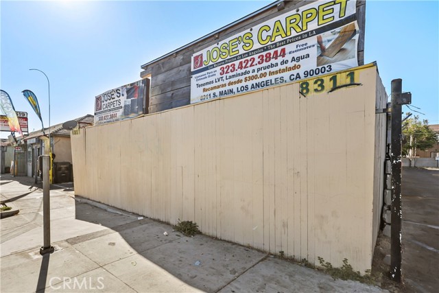 Detail Gallery Image 3 of 42 For 8311 S Main St, Los Angeles,  CA 90003 - 3 Beds | 1 Baths