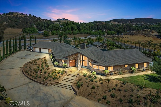 37789 Avenida La Cresta, Murrieta CA: https://media.crmls.org/medias/1c0fc8c8-78ea-4f72-816a-6db991c3e709.jpg
