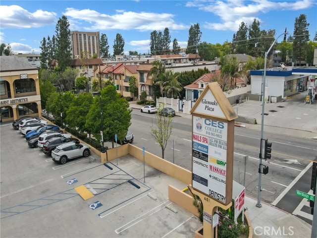 401 S Glenoaks Boulevard, Burbank CA: https://media.crmls.org/medias/1c110159-591a-4d11-9712-79a912613f8f.jpg