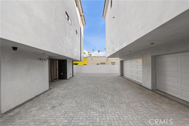 Detail Gallery Image 13 of 14 For 14525 Weddington St, Sherman Oaks,  CA 91411 - 4 Beds | 4/1 Baths