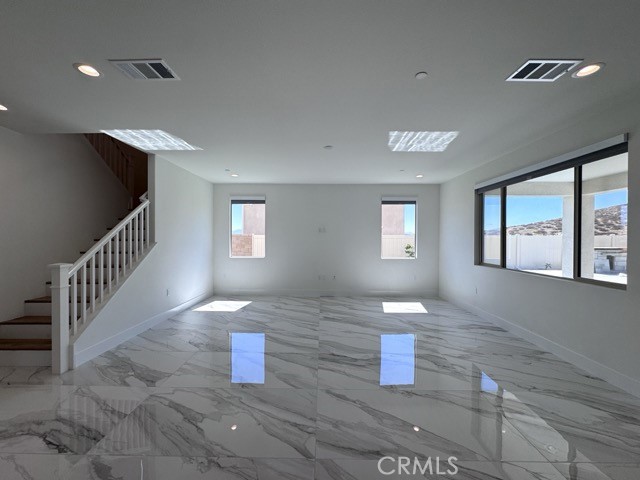 https://media.crmls.org/medias/1c13220b-f057-4a16-843e-24022e05b2f9.jpg?preset=X-Large