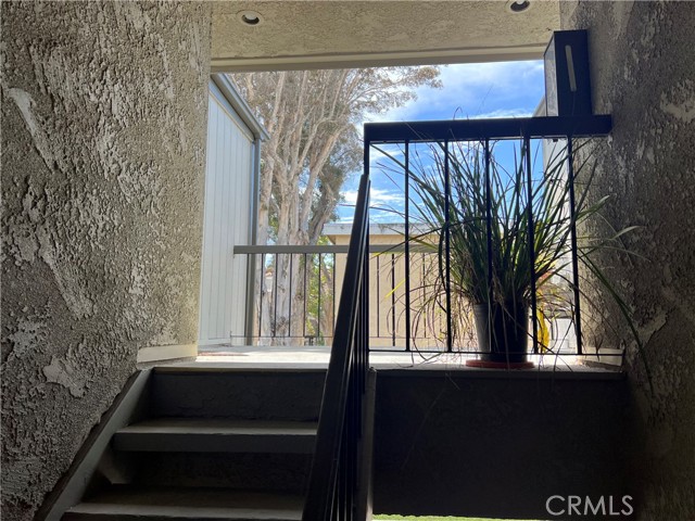 Detail Gallery Image 3 of 9 For 675 W. 18th St #D,  Costa Mesa,  CA 92627 - 2 Beds | 2 Baths