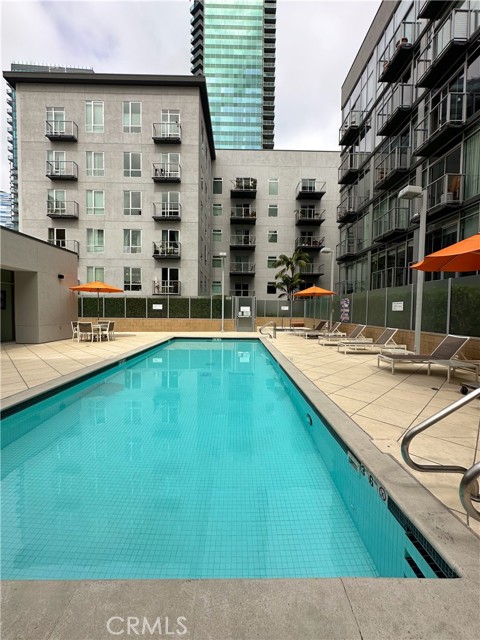 645 W 9th Street, Los Angeles CA: https://media.crmls.org/medias/1c14ae94-b4a2-4f1b-bb4d-c84aa3937352.jpg